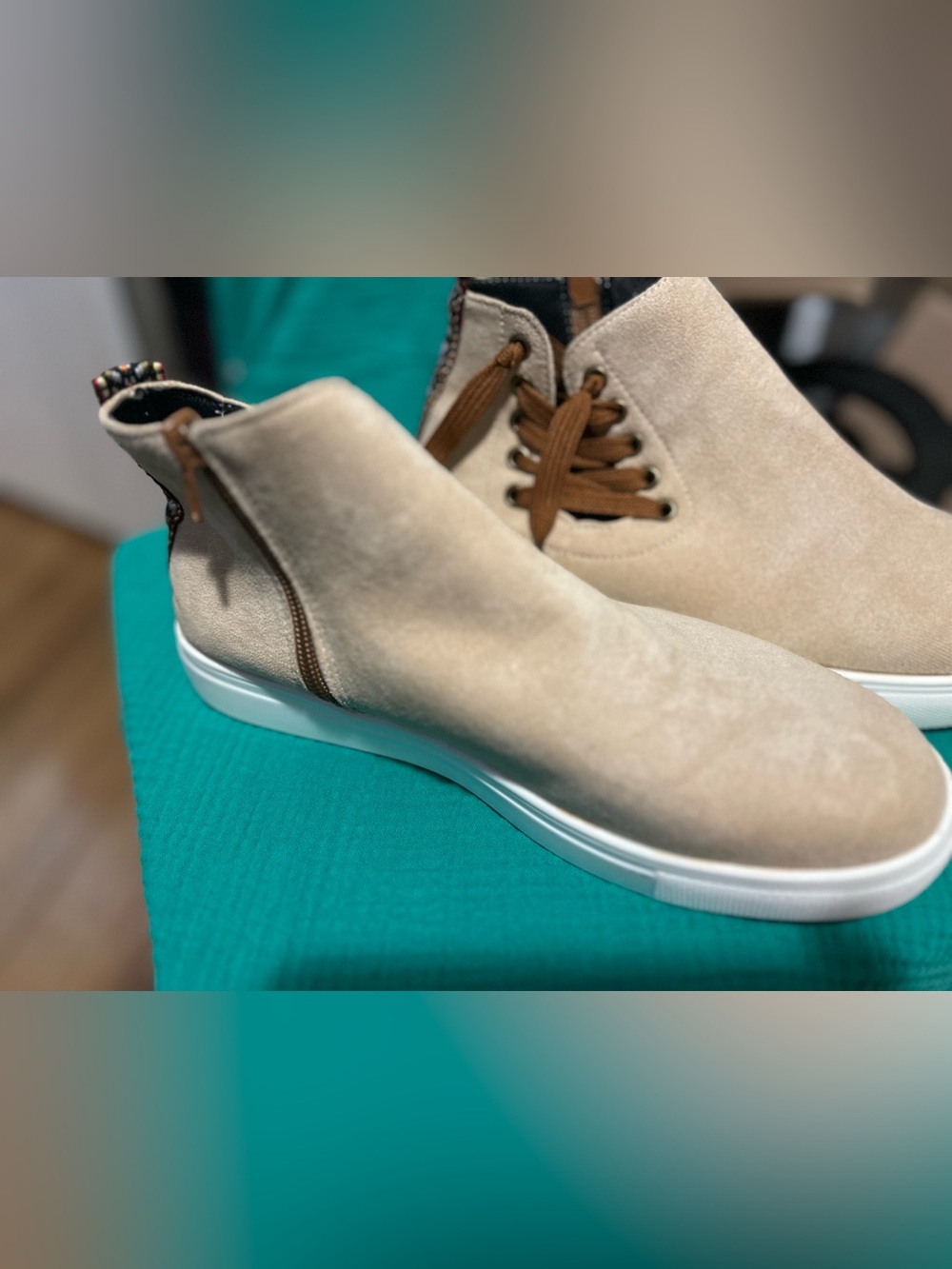 Women’s Suede High-Top Sneakers in Beige RV - Picture 5 of 6